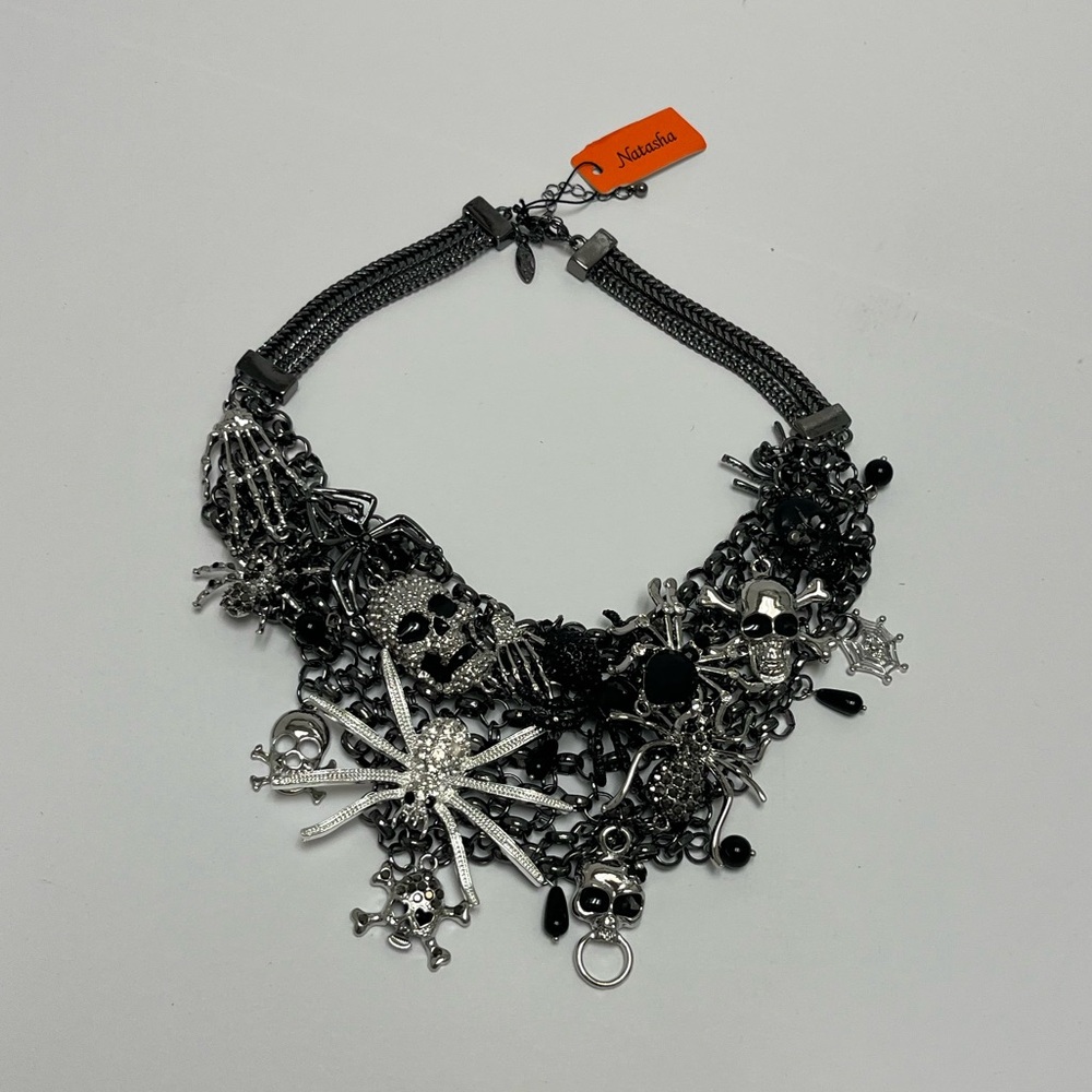 NWT ⚜️🖤⚜️ Natasha Spider and Skull Rhinestone Statement Necklace - Picture 8 of 15